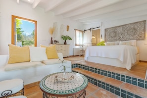 Romantic Bungalow, 1 Queen Bed, Terrace (Limon ) | Individually furnished, free WiFi, bed sheets - Roca Verde Boutique Bed & Breakfast - Adults Only (Alhaurin de la Torre)