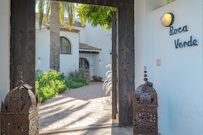 Front of property - Roca Verde Boutique Bed & Breakfast - Adults Only (Alhaurin de la Torre)