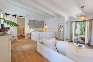 Romantische bungalow, 1 queensize bed, terras (Limon ) | Individueel gemeubileerd, gratis wifi, beddengoed