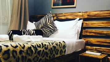 Comfort Double Room, 1 King Bed, Non Smoking, Garden View | Blackout curtains, soundproofing, iron/ironing board, free WiFi