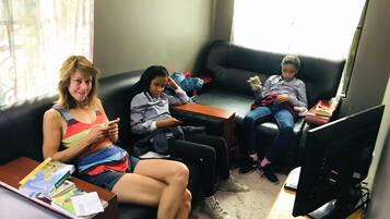 Khu tiếp khách ở sảnh