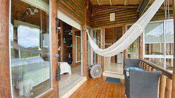 Suite, 2 chambres, vue partielle sur l'océan | Terrasse/Patio