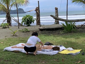 Massage - Miguel Surf  Camp (Quepos)