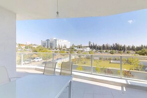 Appartement Luxe, 4 chambres, balcon, côté jardin | Balcon