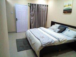 Deluxe Room, 1 King Bed | Premium bedding, desk - DABOTOV Hotel and Suites (Ilorin)