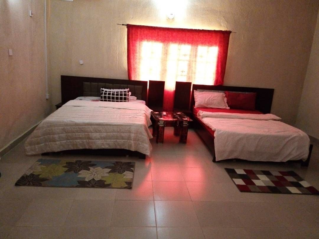 Premium bedding, desk