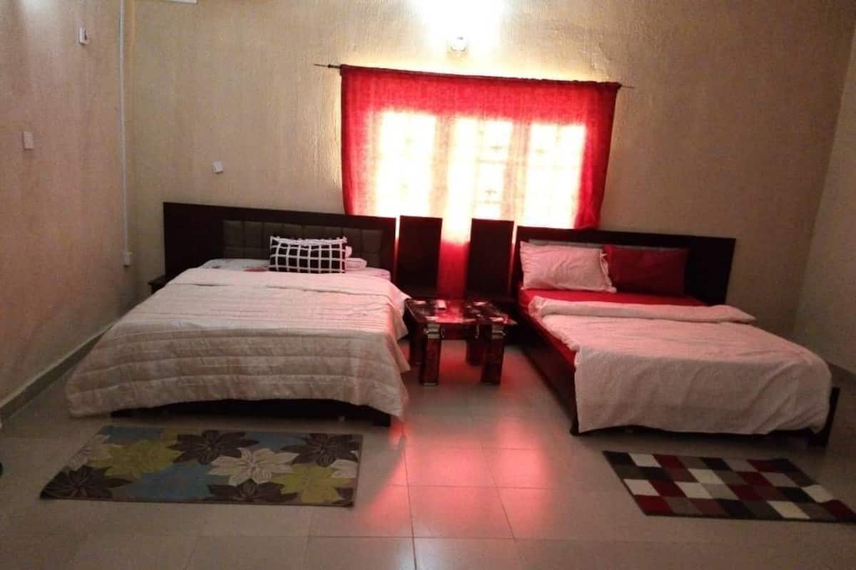 Premium bedding, desk