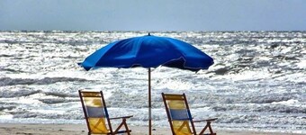 AT The BEACH: OCEAN VIEW Condo,  remodeled,  HEATED  Pools, Hot Tub and more..