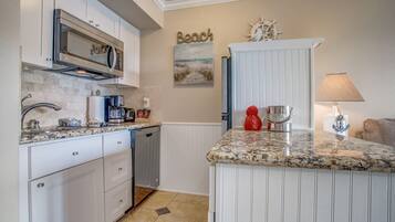 Fridge, microwave, stovetop, dishwasher