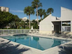 A heated pool - 3BR Marco Island condo with pool, WiFi, and full kitchen (Marco Island)