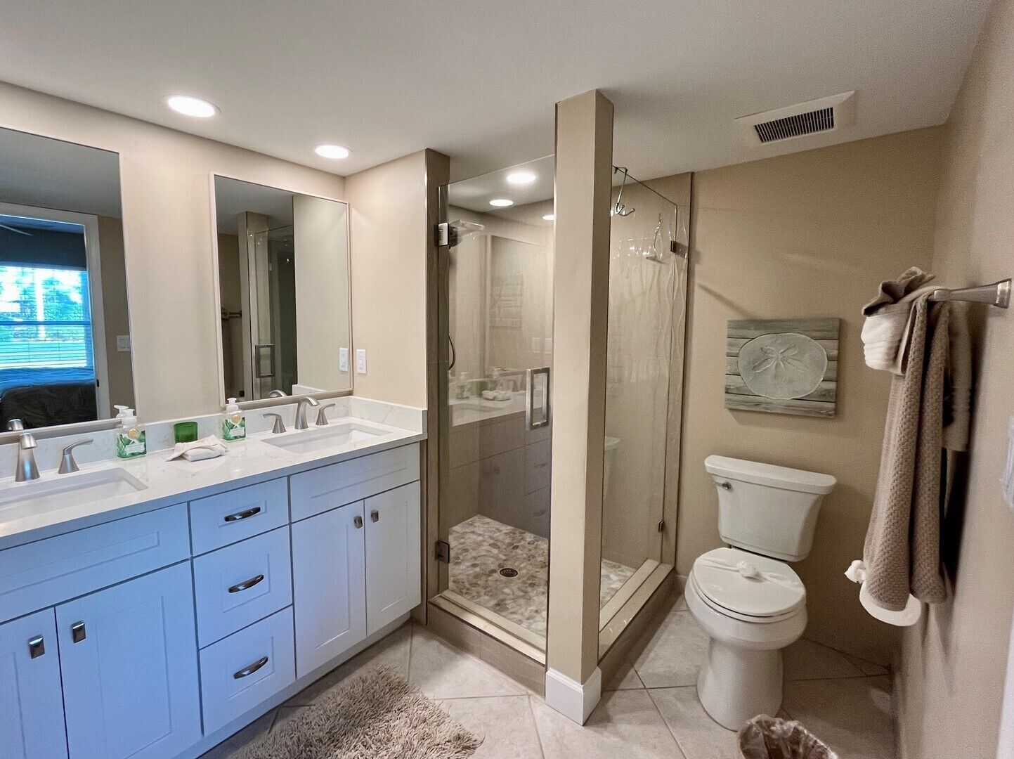 Bathtub, hair dryer, towels
