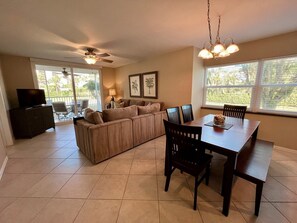 TV - Fabalous Walk to the Beach Condo (Marco Island)