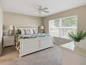 3 bedrooms, iron/ironing board, free WiFi, bed sheets - 3BR Marco Island condo with pool, WiFi, and full kitchen (Marco Island)