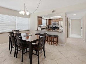 Dining - 3BR Marco Island condo with pool, WiFi, and full kitchen (Marco Island)
