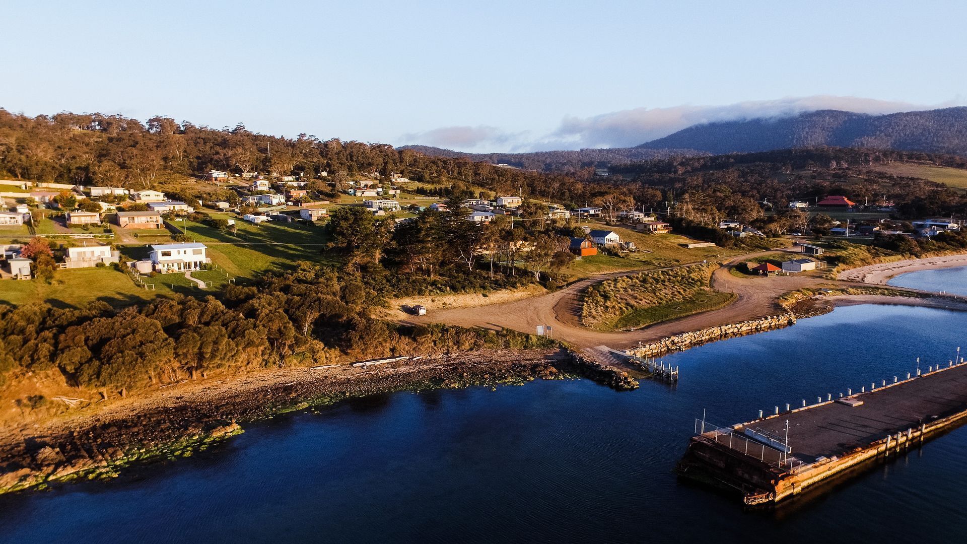 Manfield Seaside Bruny Island - Beach/Waterfront -  3 Bedroom house — image 2