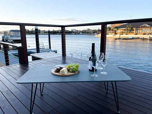 Enjoy a romantic dinner on the waterfront, surrounded by a serene atmosphere and breathtaking views.
