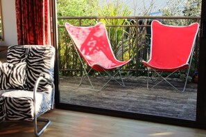 Property grounds - Shelly Beach Studio sea views over Putiki Bay (Shelly Beach (Putaki Bay))