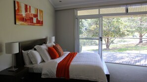 5 bedrooms, desk, iron/ironing board, travel cot