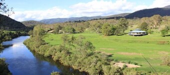 World Famous Rotating house, Riverfront on 40acre, pet friendly, sleeps up to 14