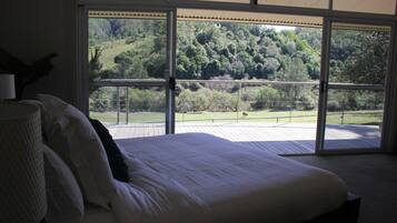 5 sovrum, skrivbord, strykjärn/strykbräda och resesäng