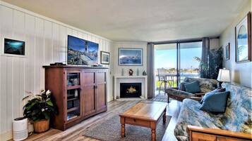 Smart TV, fireplace, foosball, table tennis