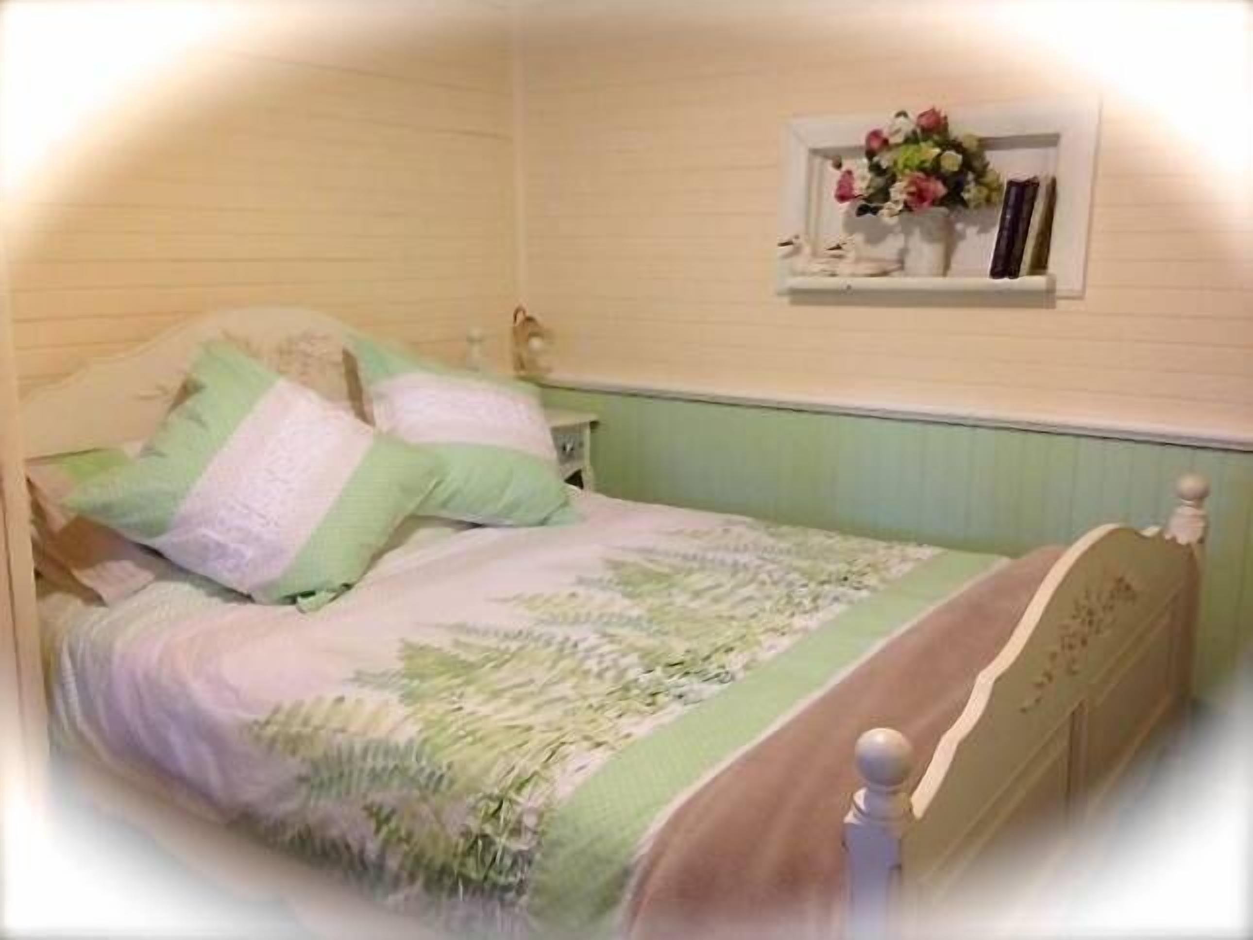 GUMLEAF COTTAGE FARMSTAY - Free daily Animal feeding - close to Perth! — image 6