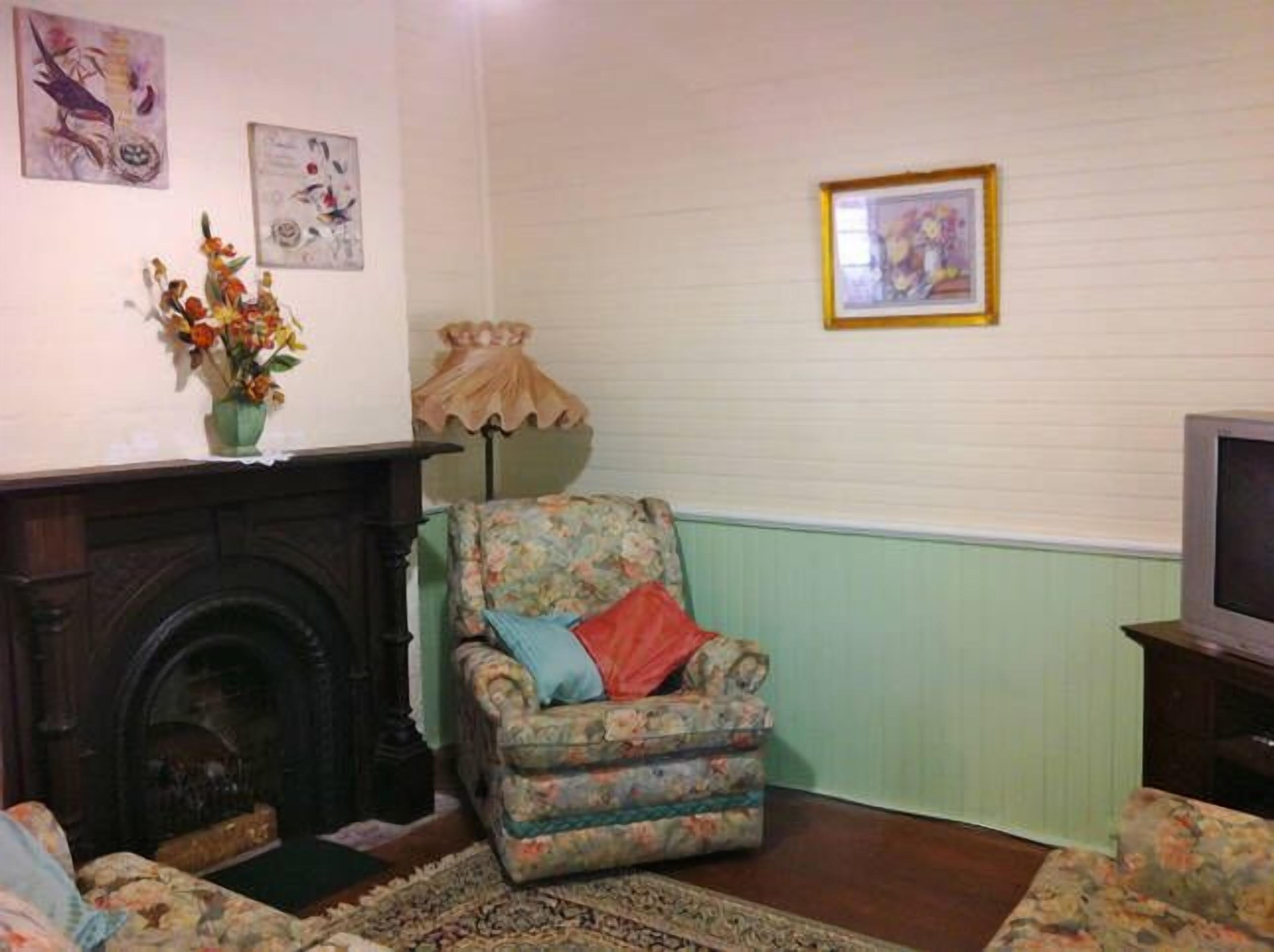 GUMLEAF COTTAGE FARMSTAY - Free daily Animal feeding - close to Perth! — image 18