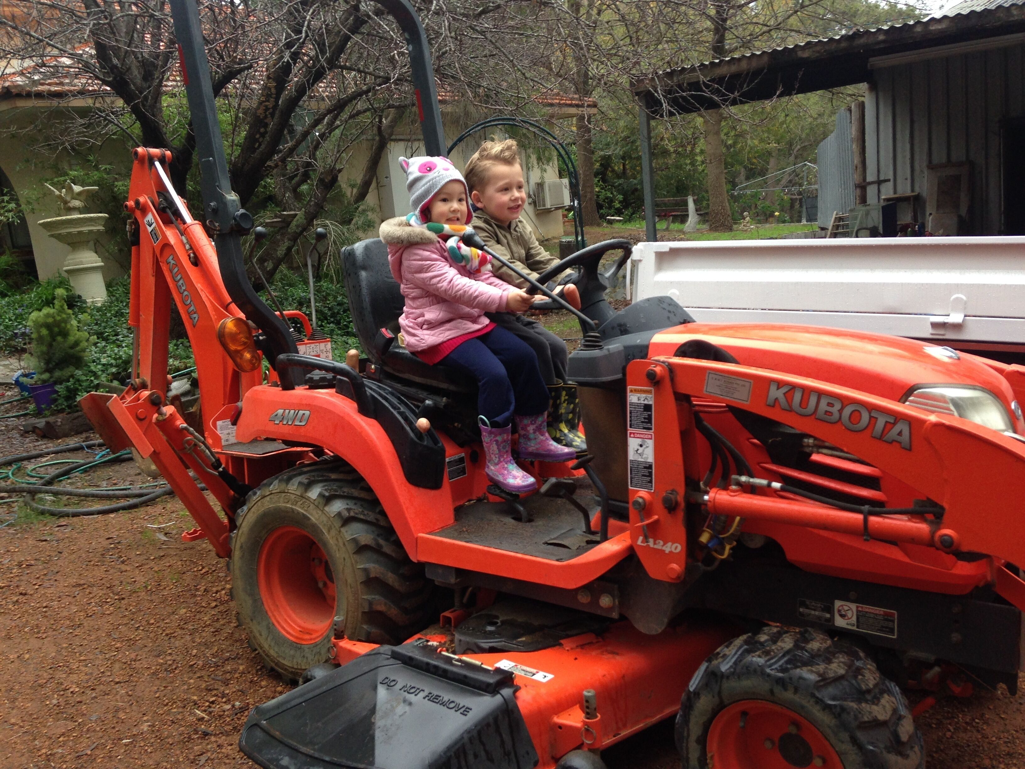 GUMLEAF COTTAGE FARMSTAY - Free daily Animal feeding - close to Perth! — image 13