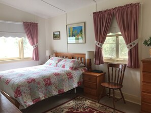 4 chambres, fer et planche à repasser, lit parapluie, draps fournis