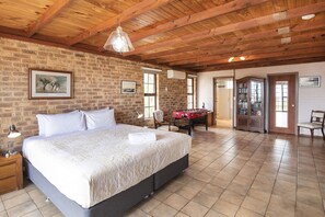 4 chambres, fer et planche à repasser, Wi-Fi gratuit, draps fournis