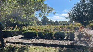 Property grounds - Quality Barn Lodge for short or long term stay, Spires Barn Lodge (Christchurch City)