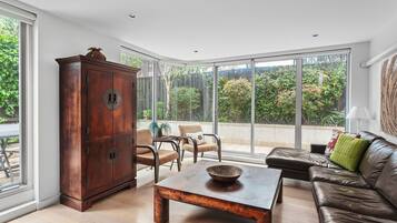 TV, Netflix, streaming services