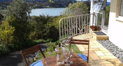 Stunning harbour views, peaceful location