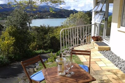 Stunning harbour views, peaceful location