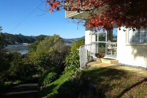 Property grounds - Stunning harbour views, peaceful location (Wyuna Bay)