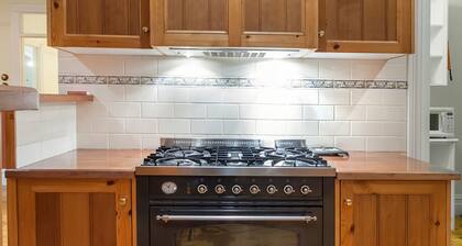 Linen, WiFi, Family Homestead, Wood Fireplace, River, Deck