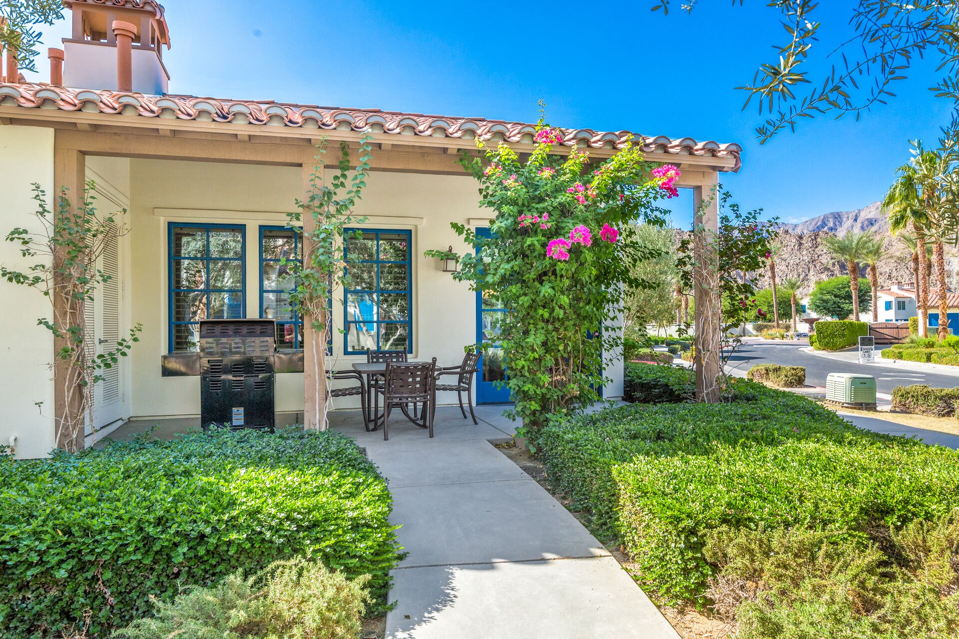 屋外ダイニングエリア