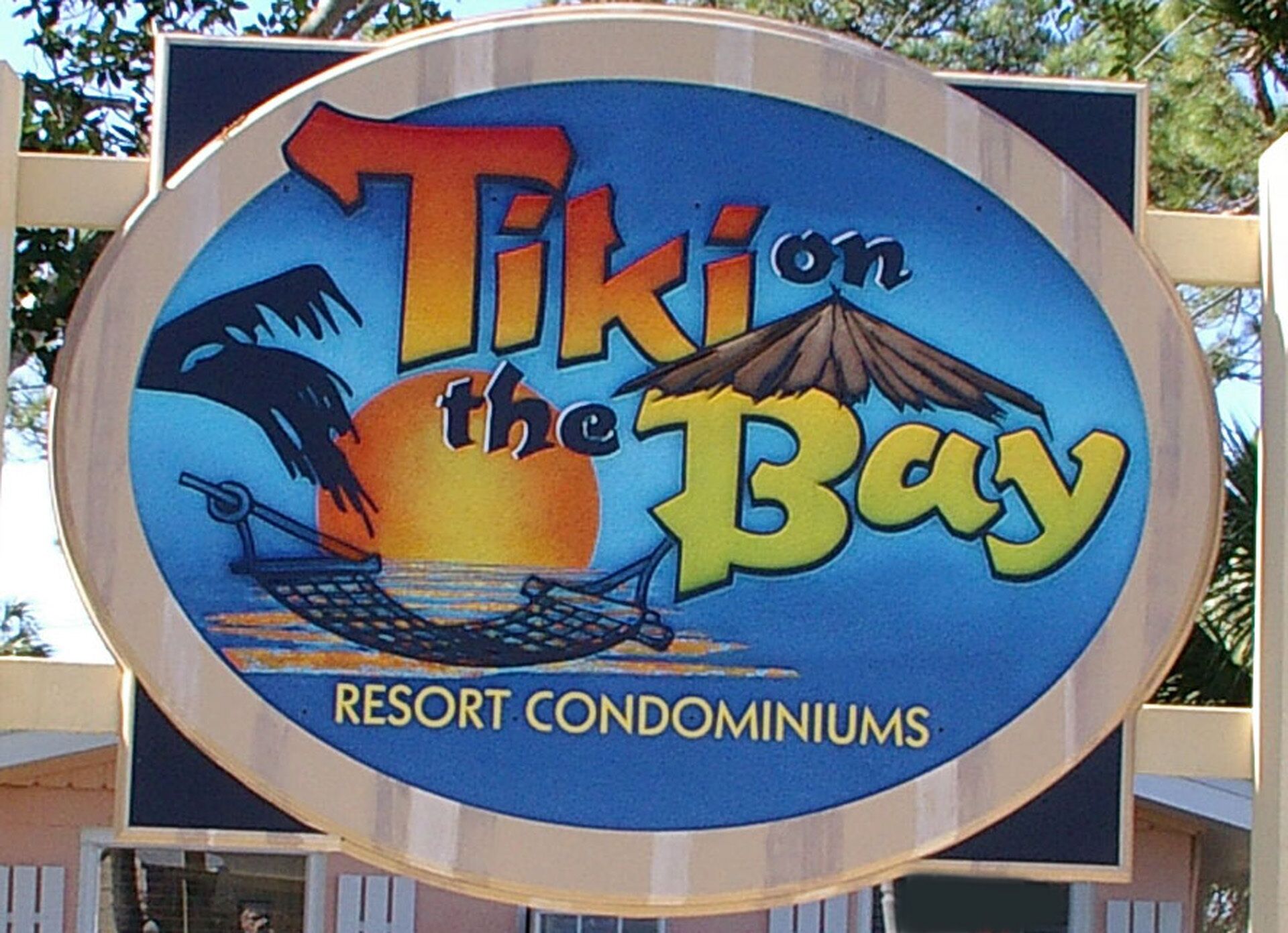 Tiki on the Bay! Quiet, Quaint and Relaxing Old Style Florida getaway