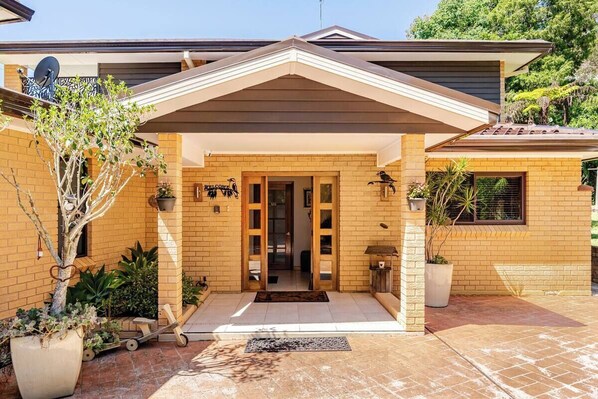 Exterior detail - Kookaburra Retreat - Berowra Heights (Berowra Heights)