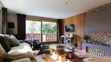 Fernseher, Videospiele, DVD-Player, Bücher