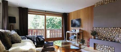 Televisión, videojuegos, reproductor de DVD y libros