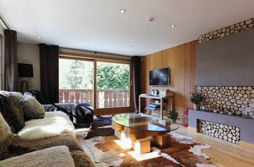 Rustic Chalet - garden, jacuzzi, parking, 6 ENSUITE bedrooms, lifts at 300m