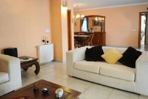 TV, fireplace, DVD player, stereo