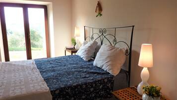 4 chambres, coffres-forts dans les chambres, bureau