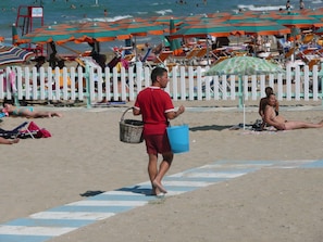 Plage à proximité, chaises longues
