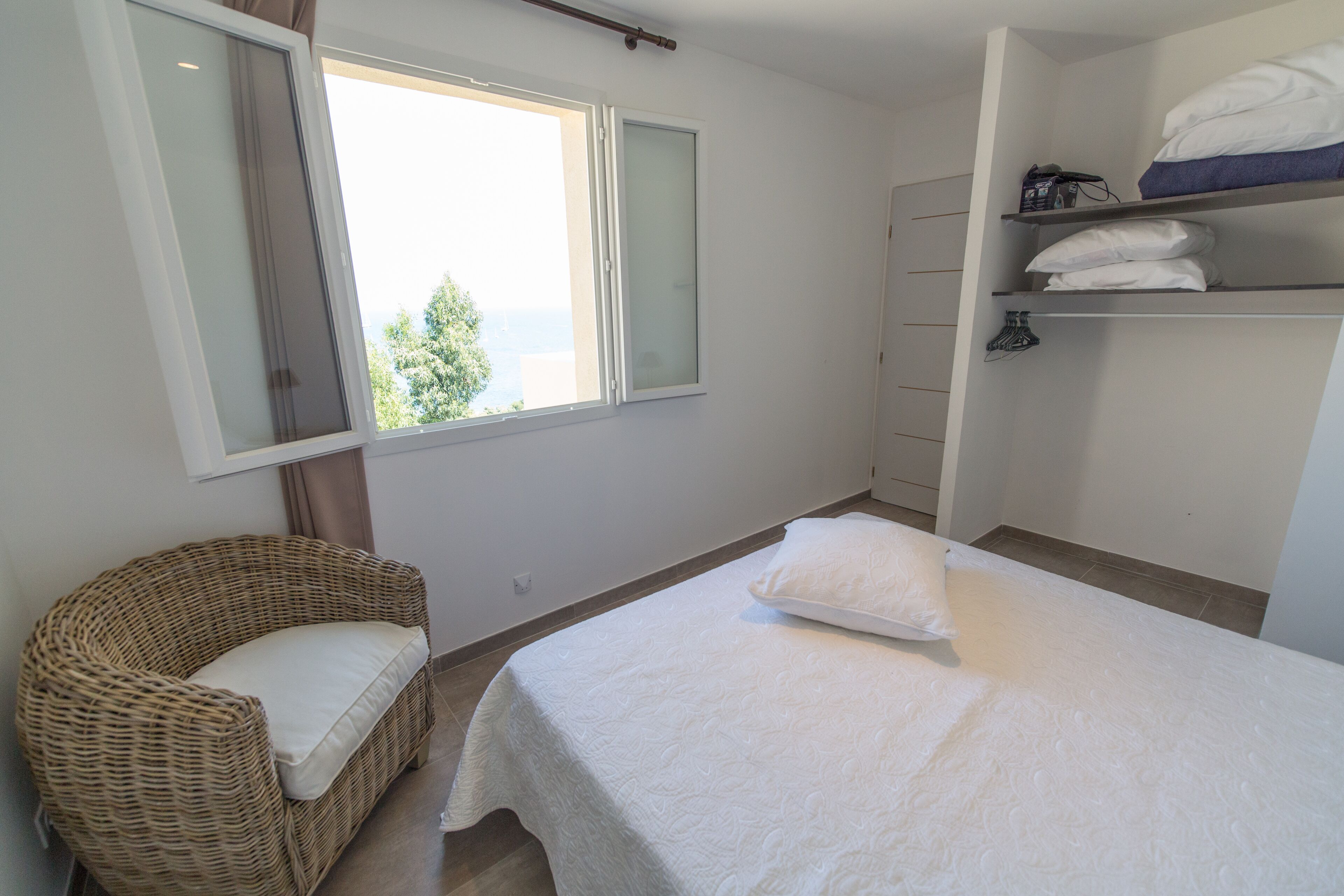 1 chambre, fer et planche à repasser, Wi-Fi, draps fournis