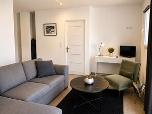 TV - New apartment with magnificent view of Roya beach PROMO October November (Saint-Florent)