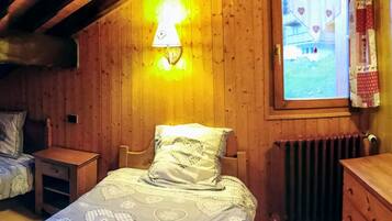 4 bedrooms, iron/ironing board, travel cot, free WiFi