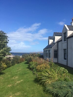 Property grounds - Much loved family-friendly house, coastal setting in the Highlands (Clashnessie)