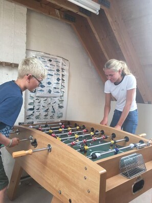 Game room - Much loved family-friendly house, coastal setting in the Highlands (Clashnessie)